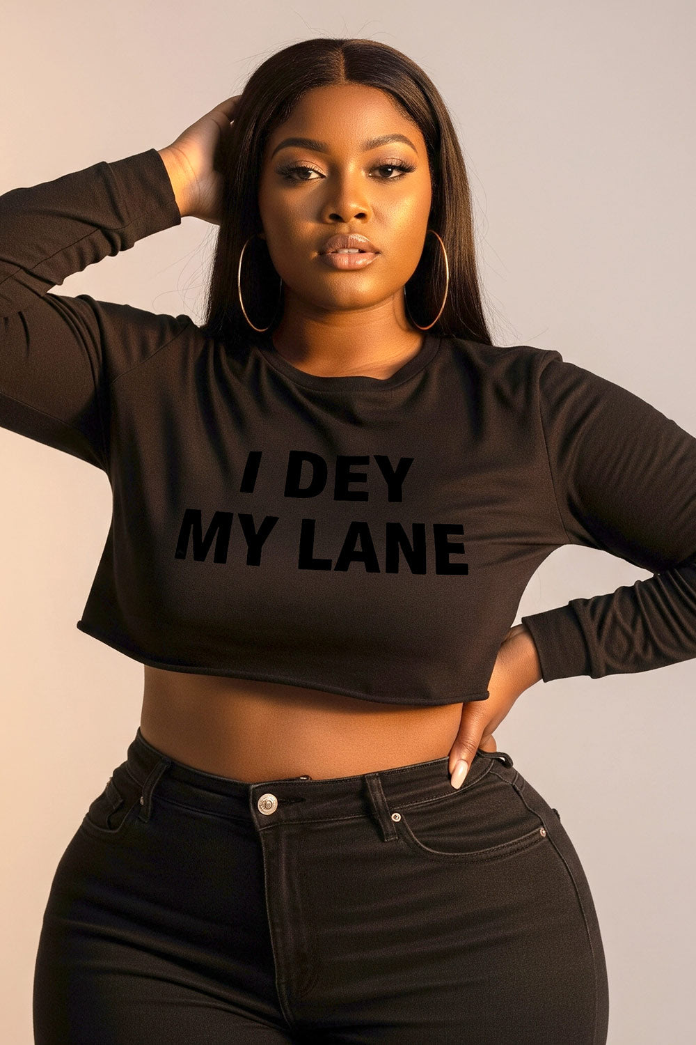 Beautiful lady pose wear i dey my lane crop top as perfect gift for true friends.